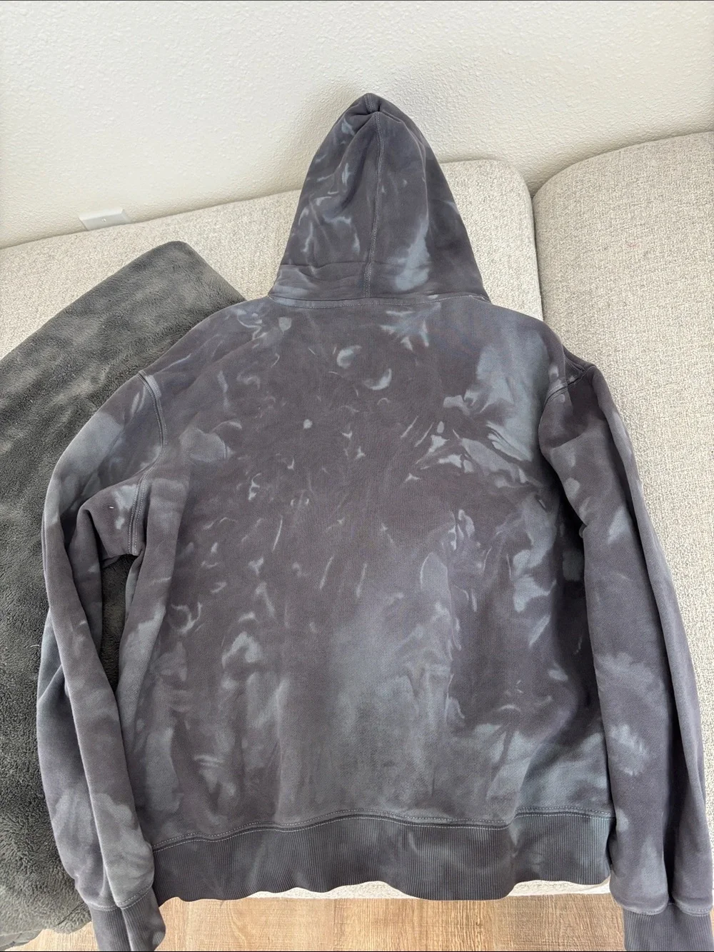 YoungLA Men’s Size L Tie Dye Hooded Sweatshirt - Picture 3 of 6